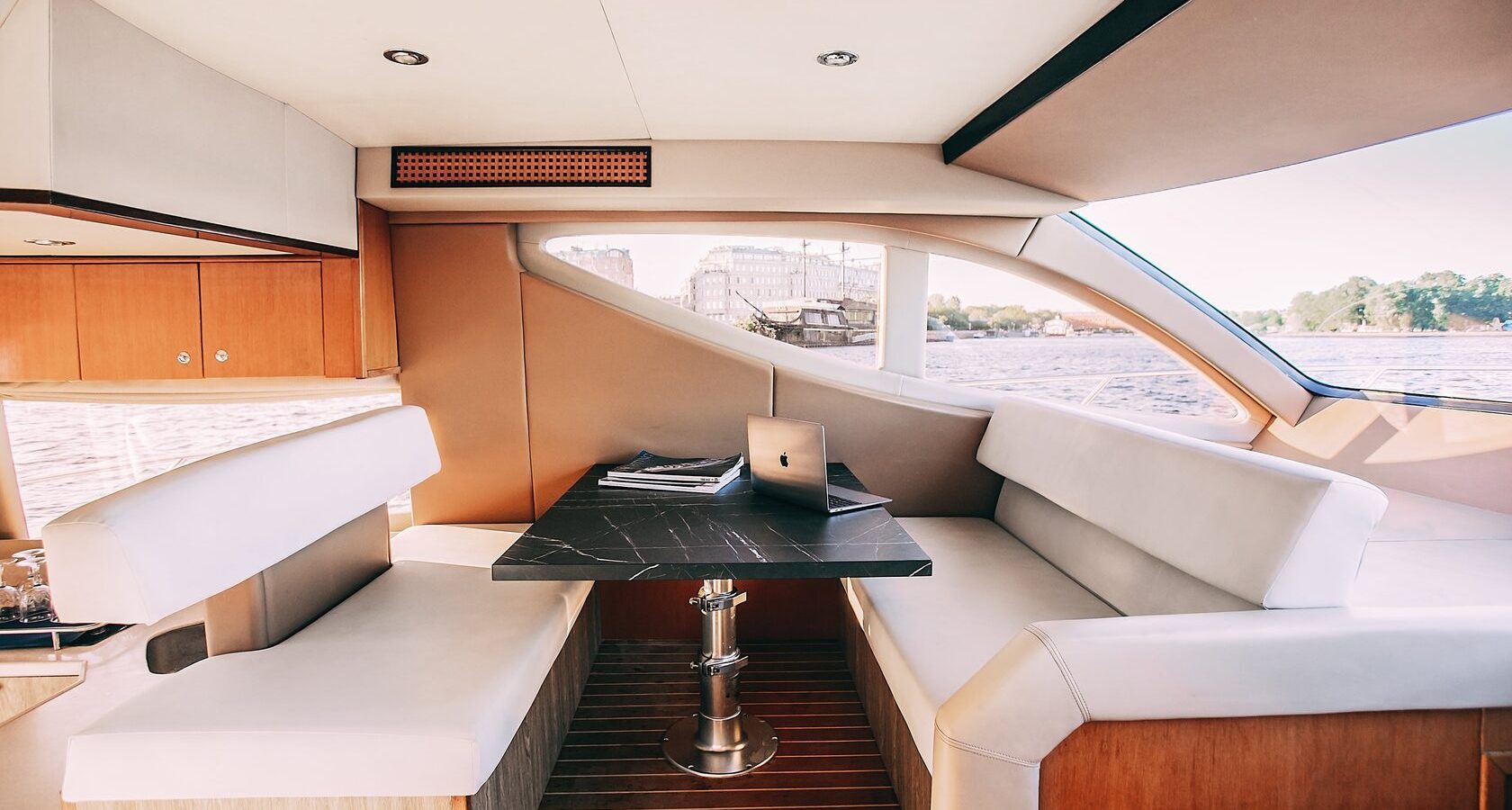 Majesty 44