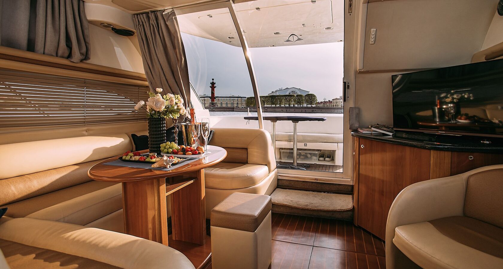 Моторная яхта Sealine 39 AMO