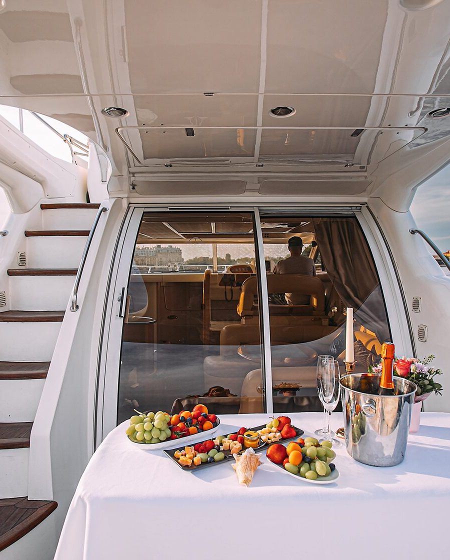 Моторная яхта Sealine 39 AMO